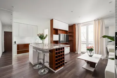 Kuchnia lub aneks kuchenny w obiekcie Heart of Warsaw 2BR Haven