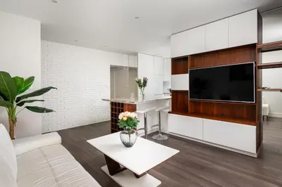 Telewizja i/lub zestaw kina domowego w obiekcie Heart of Warsaw 2BR Haven