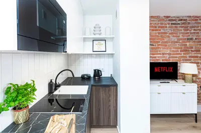 Kuchnia lub aneks kuchenny w obiekcie Mianowskiego 24 Red - Wifi Smart TV W pełni wyposażona kuchnia