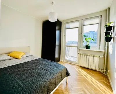 Łóżko lub łóżka w pokoju w obiekcie Eastside Warsaw Apartment