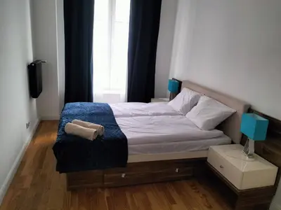 Łóżko lub łóżka w pokoju w obiekcie B10 Apartament Premium Wiejska2-Sejm