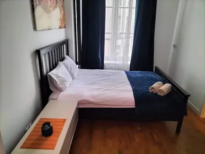 Łóżko lub łóżka w pokoju w obiekcie B10 Apartament Premium Wiejska2-Sejm