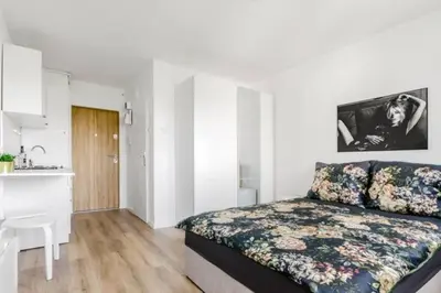 Łóżko lub łóżka w pokoju w obiekcie 20m2 Studio, near Chopin Airport, cozy and quiet