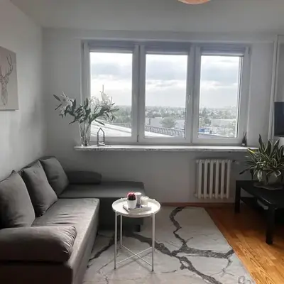 Bright and cozy 34m apartment near metro M2 and tram