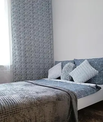 Łóżko lub łóżka w pokoju w obiekcie Przytulne 2-pokojowe apartamenty niedaleko Starego Miasta Lok 17