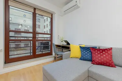 Część wypoczynkowa w obiekcie Spacious Apartment Near the Vistula River by Noclegi Renters