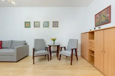 Część wypoczynkowa w obiekcie Spacious Apartment Near the Vistula River by Noclegi Renters