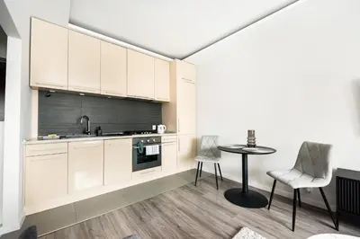 Kuchnia lub aneks kuchenny w obiekcie Nowolipki Modern Apartment by BookingHost