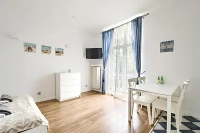 Telewizja i/lub zestaw kina domowego w obiekcie Budgetplus Key Apartaments Pańska