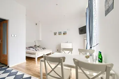 Telewizja i/lub zestaw kina domowego w obiekcie Budgetplus Key Apartaments Pańska