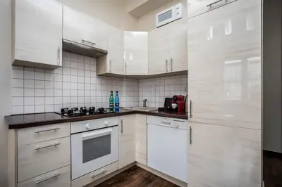 Kuchnia lub aneks kuchenny w obiekcie Apartamenty Wawa Centrum by Your Freedom