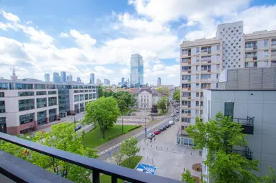 Widok na miasto Warszawa z tego apartamentu