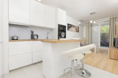 Kuchnia lub aneks kuchenny w obiekcie Apartment with AC Warsaw Mokotów Business Centre by Noclegi Renters