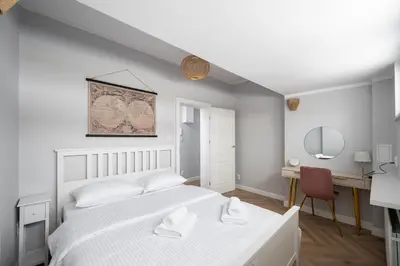 Łóżko lub łóżka w pokoju w obiekcie Nowy Świat 22 Luxury Apartment by BookingHost