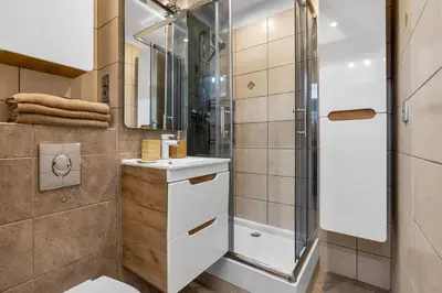 Łazienka w obiekcie Central 2-Bedroom Apartment - Balcony, City View, Top Location - by Rentujemy