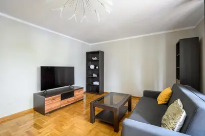 Telewizja i/lub zestaw kina domowego w obiekcie Bella Casa Premium Apartment - Biesiadna - Warszawa