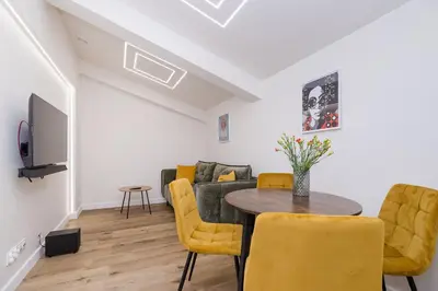 Telewizja i/lub zestaw kina domowego w obiekcie ShortStayPoland Żelazna (B146)