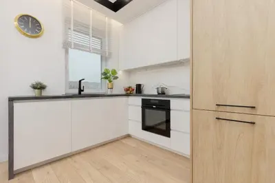 Kuchnia lub aneks kuchenny w obiekcie Loft Apartment with Parking in Warsaw by Noclegi Renters