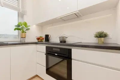 Kuchnia lub aneks kuchenny w obiekcie Loft Apartment with Parking in Warsaw by Noclegi Renters