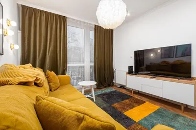 Telewizja i/lub zestaw kina domowego w obiekcie Chłodna 15 (B) by Homeprime