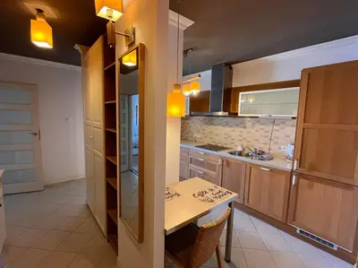 Kuchnia lub aneks kuchenny w obiekcie Apartament z Basenem w centrum Warszawy
