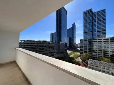 Balkon lub taras w obiekcie Apartament z Basenem w centrum Warszawy
