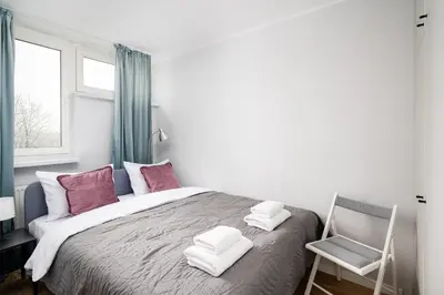 Łóżko lub łóżka w pokoju w obiekcie Metro Świętokrzyska Comfort Apartment by BookingHost