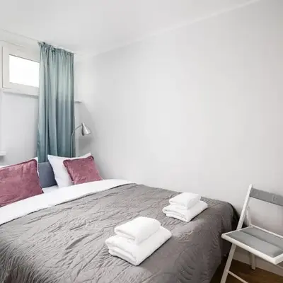 Metro Świętokrzyska Comfort Apartment by BookingHost