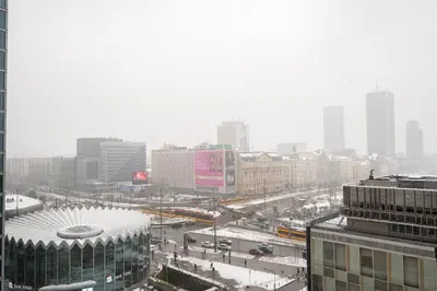 Obiekt 9th Floor City View Apartment by BookingHost zimą