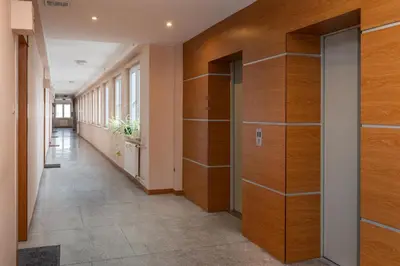 Plan piętra w obiekcie 9th Floor City View Apartment by BookingHost