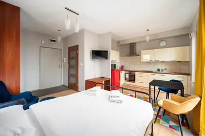 Kuchnia lub aneks kuchenny w obiekcie Warszawa Gocławek Comfort Studio by BookingHost