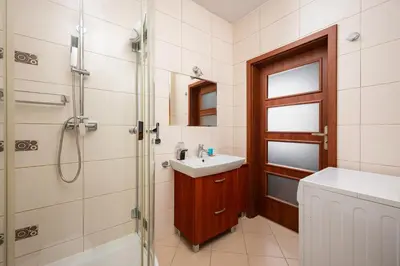 Łazienka w obiekcie Warszawa Gocławek Comfort Studio by BookingHost
