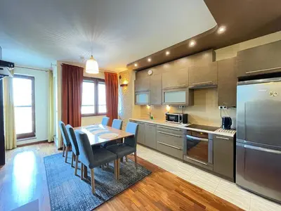 Kuchnia lub aneks kuchenny w obiekcie Superior Pulawska, 4 rooms, 3 bedrooms, Metro! Recepcion24h!