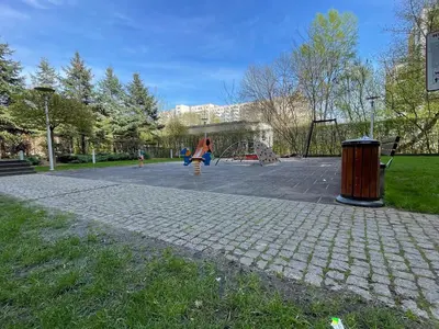 Ogród w obiekcie Superior Pulawska, 4 rooms, 3 bedrooms, Metro! Recepcion24h!