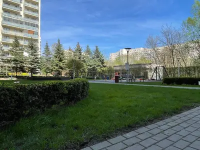 Ogród w obiekcie Superior Pulawska, 4 rooms, 3 bedrooms, Metro! Recepcion24h!