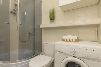 Łazienka w obiekcie Comfortable Studio Sapiezynska by Noclegi Renters