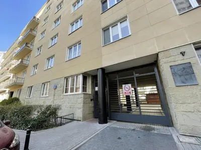 Budynek, w którym mieści się apartament