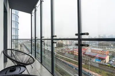 Balkon lub taras w obiekcie Warsaw Business Apartments - Air Conditioning, 10th Floor, City View, Balcony - by Rentujemy