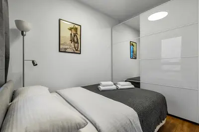Łóżko lub łóżka w pokoju w obiekcie Metro Wierzbno Cosy Apartment by BookingHost