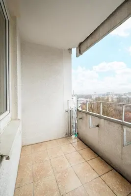 Balkon lub taras w obiekcie Metro Plocka Comfort Apartment by BookingHost