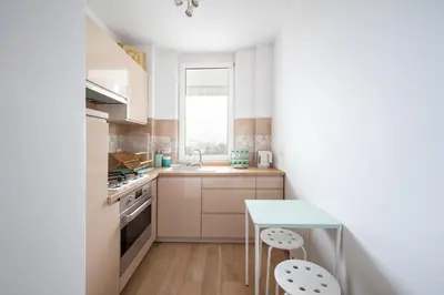 Kuchnia lub aneks kuchenny w obiekcie Metro Plocka Comfort Apartment by BookingHost