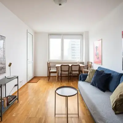 Metro Plocka Comfort Apartment by BookingHost