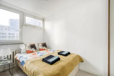 Łóżko lub łóżka w pokoju w obiekcie Central Apartment Rondo ONZ