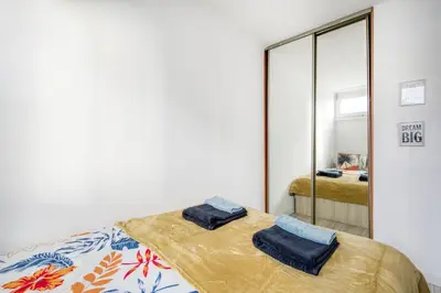 Łóżko lub łóżka w pokoju w obiekcie Central Apartment Rondo ONZ