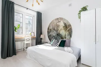 Łóżko lub łóżka w pokoju w obiekcie Urban Escape Studio Koszykowa