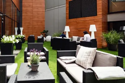 Część wypoczynkowa w obiekcie Warsaw Plaza Hotel