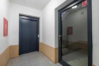 Plan piętra w obiekcie 12th Floor Wola Modern Apartment by BookingHost