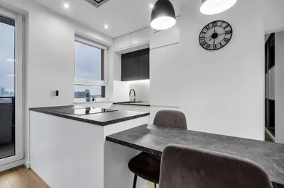 Kuchnia lub aneks kuchenny w obiekcie 12th Floor Wola Modern Apartment by BookingHost