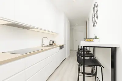 Kuchnia lub aneks kuchenny w obiekcie Business Apartment Mokotów by Noclegi Renters