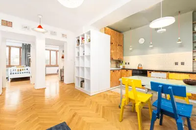 Kuchnia lub aneks kuchenny w obiekcie Dymińska 10A by Homeprime